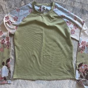 The North Face Long Sleeve top (Medium)